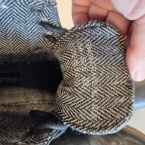 Jeffery Tyler Men's Leather wing-tip boots. Size 9. - Picture 4 of 4